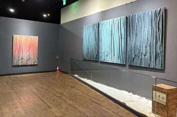 <당신의 봄을 함께> 중 김성훈 작가의 '잠긴 시간, 떠오른 이름'. /주성희 기자