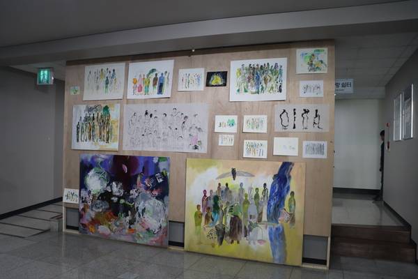 <당신의 봄을 함께> 중 이성륙 작가의 '흐르는 사람'. /주성희 기자