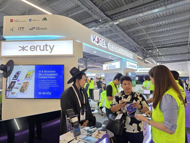 12일 아랍에미리트 두바이항에서 열린 ‘익스팬드 노스 스타’에 꾸려진 한국블록체인관.