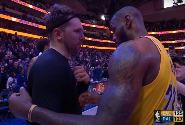 돈치치와 르브론 제임스가 한 팀에서 뛰게 됐다(사진=NBA 중계방송 화면)