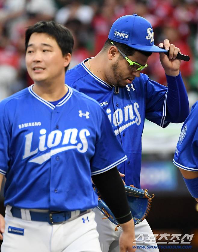 11일 인천SSG랜더스필드에서 열린 SSG와 삼성의 준PO 2차전. 패한 삼성 후라도가 아쉬워하고 있다. 인천=박재만 기자 pjm@sportschosun.com/2025.10.11/