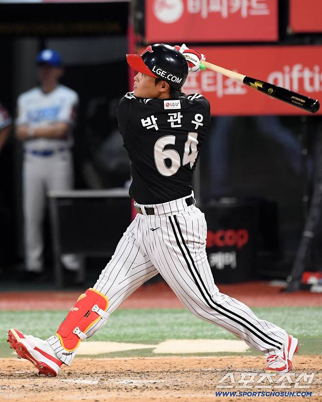 12일 수원KT위즈파크에서 열린 KBO리그 KT 위즈와 LG 트윈스의 경기. LG 박관우가 안타를 날리고 있다. 수원=박재만 기자 pjm@sportschosun.com/2025.08.12/