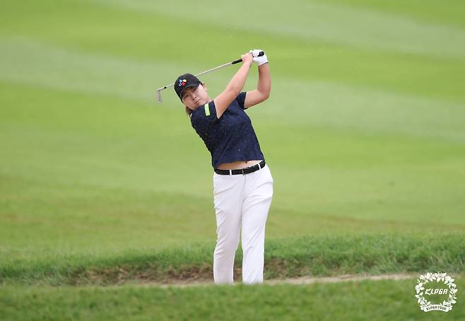 홍정민 K-FOOD 놀부·화미 마스터즈 FR 1번홀 페어웨이 벙커샷