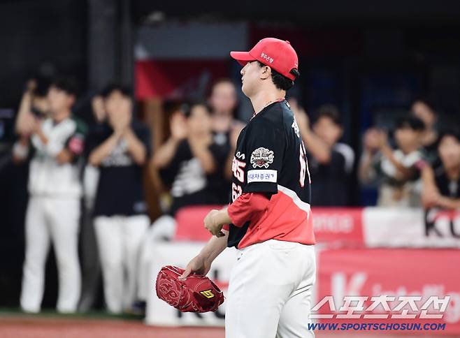 31일 수원 케이티위즈파크에서 열린 KT와 KIA의 경기. 9회말 KT 김상수가 역전 끝내기안타를 날렸다. 9회말 역전을 허용한 KIA 마무리 정해영. 수원=송정헌 기자songs@sportschosun.com/2025.08.31/