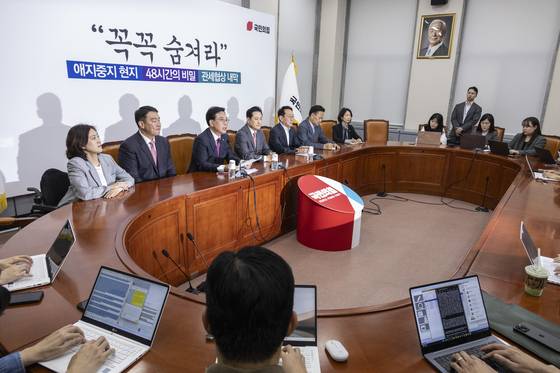People Power Party floor leader Song Eon-seog holds a press conference at the National Assembly in western Seoul on Oct. 12. [YONHAP]