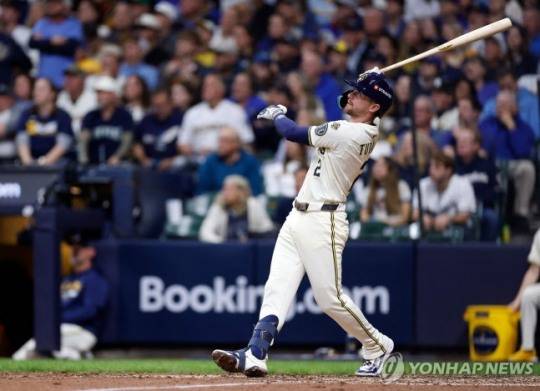 7회 쐐기 홈런을 터트린 브라이스 투랑