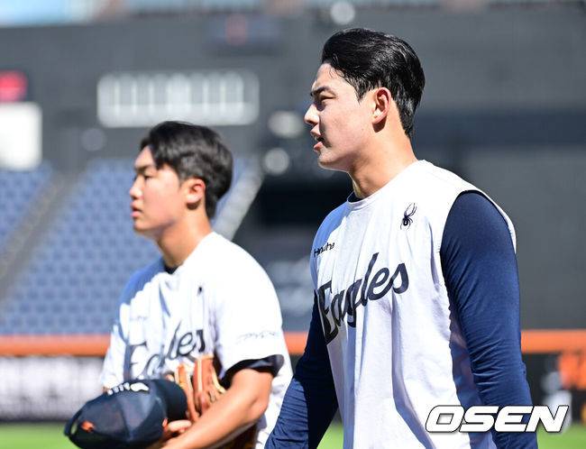 [OSEN=최규한 기자] 한화 문동주-정우주. 2025.07.25 / dreamer@osen.co.kr