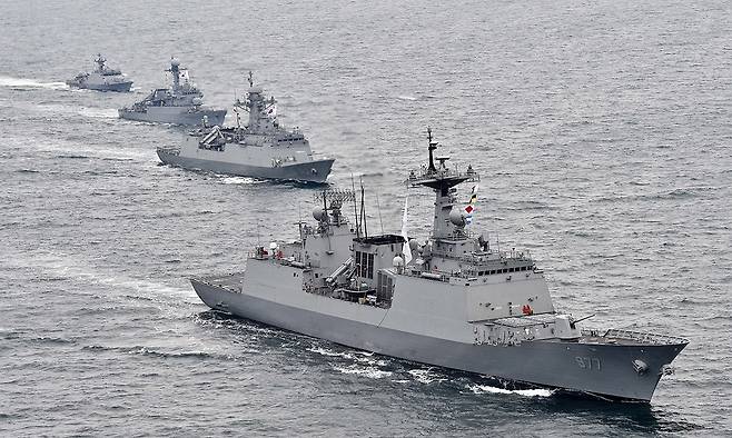 한국 해군 함정들이 기동훈련을 실시하고 있다. 세계일보 자료사진