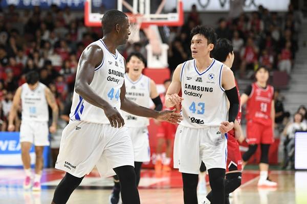 니콜슨과 이대성 / 사진=KBL 제공