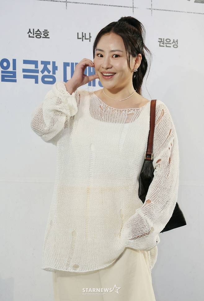 가수 조현아가 21일 오후 서울 롯데시네마 롯데월드점에서 진행된 영화 '전지적 독자 시점(감독 김병우) VIP 시사회 포토월 행사에 참석해 포즈를 취하고 있다. /2025.0721 /사진=이동훈 photoguy@