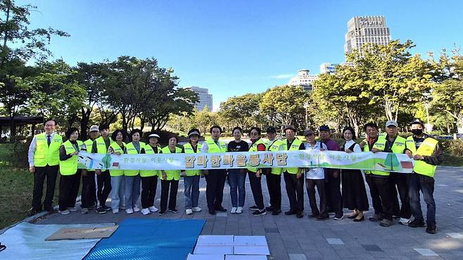 갈마한마음 봉사단(중앙에 정능호 전 서구의원과 서다운 서구의원)