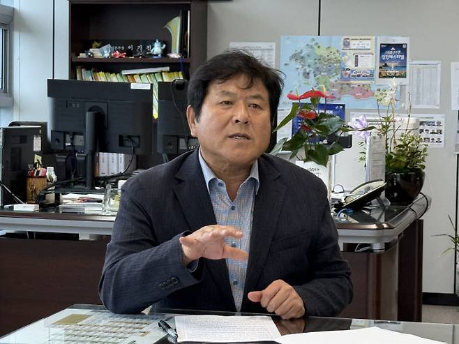 이기진 대표가 충남 관광 비전과 앞으로의 계획을 설명하고 있다.