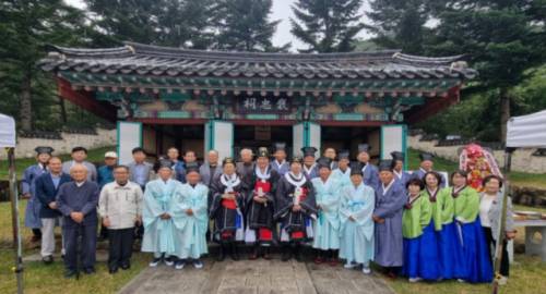 ◇요동백 충무공 김응하 장군 추계제향이 최근 철원포충사에서 봉행됐다.