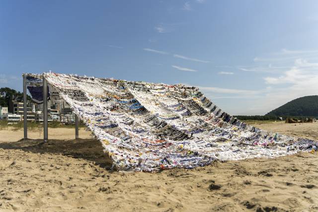 마티아스 케슬러 & 아멧 치벨렉 ‘아무것도 아닌 것에서 무언가를 만들기’(2025). 부산비엔날레조직위원회 제공
