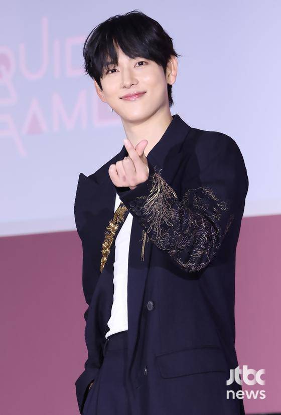 배우 임시완이 9일 오전 서울 동대문디자인플라자 아트홀에서 열린 넷플릭스 시리즈 '오징어 게임' 시즌2 제작발표회에 참석해 포즈를 취하고 있다. 박세완 엔터뉴스팀 기자 park.sewan@jtbc.co.kr (콘텐트비즈니스본부)