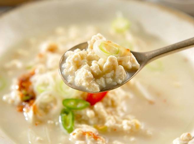 순두부는 열량이 낮고 수분이 많다.  일반 두부에 비해서도 열량이 낮아 다이어트 음식으로 좋다. 사진=게티이미지뱅크