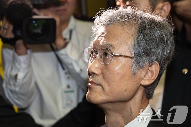 조희대 대법원장이 국회 법제사법위원회 국정감사에 출석하기 위해 13일 오전 서울 여의도 국회 본청으로 들어서고 있다. 2025.10.13/뉴스1 ⓒ News1 이승배 기자