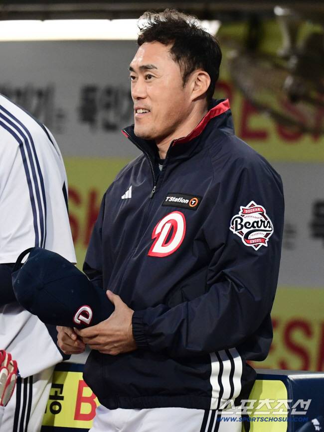 23일 대구 삼성라이온즈파크에서 열린 KBO리그 삼성과 두산의 경기. 경기 준비하는 두산 베어스 조성환 감독대행. 대구=송정헌 기자songs@sportschosun.com/2025.09.23/