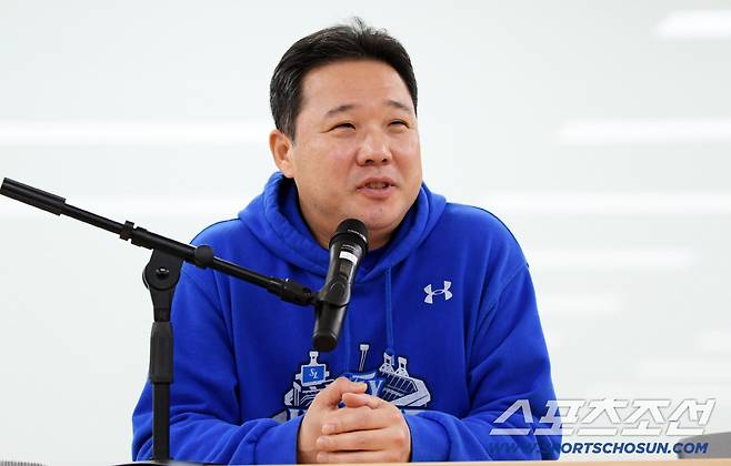 13일 대구 라이온즈파크에서 열린 삼성과 SSG의 준PO 3차전. 삼성 박진만 감독이 인터뷰를 하고 있다. 대구=박재만 기자 pjm@sportschosun.com/2025.10.13/