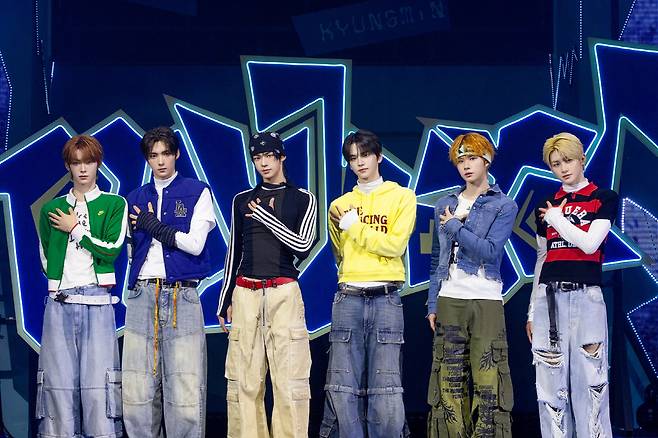 투어스 한진, 영재, 도훈, 신유, 경민, 지훈(왼쪽부터). 사진 제공=플레디스엔터테인먼트