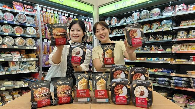 편의점 CU가 매드포갈릭과 협업해 다양한 RMR 상품을 출시했다. /BGF리테일