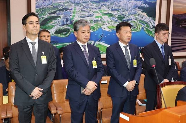 이한우(왼쪽부터) 현대건설 대표, 주우정 현대엔지니어링 대표, 송치영 포스코이앤씨 사장, 김원철 서희건설 대표가 13일 서울 여의도 국회에서 열린 국토교통위원회의 국토교통부 등 국정감사에 증인으로 출석하고 있다. /뉴시스