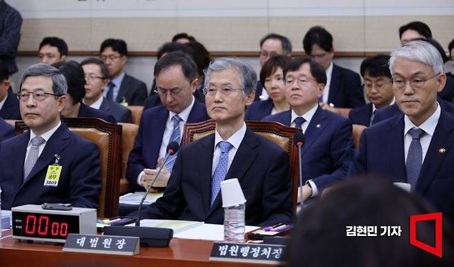 조희대 대법원장이 13일 국회에서 열린 법제사법위원회 국정감사에 출석하고 있다. 2025.10.13 김현민 기자