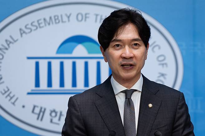 박성훈 국민의힘 수석대변인이 17일 서울 여의도 국회 소통관에서 논평을 하고 있다. 2025.9.17/뉴스1 ⓒ News1 유승관 기자