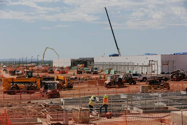 지난 9월23일(현지 시각) 미국 텍사스에 건설 중인 오픈AI의 데이터센터 / 로이터=연합