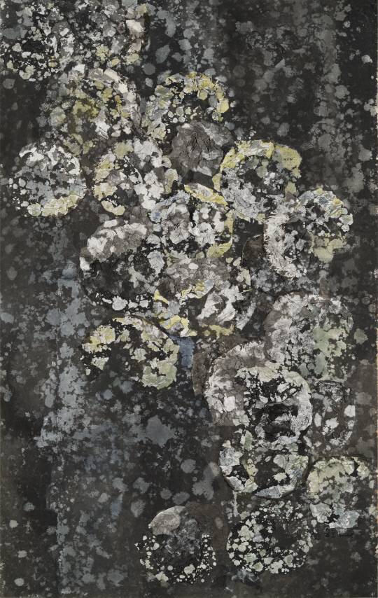 이응노 '구성', 1960, 캔버스에 종이 꼴라주, 채색, 131×82cm. 이응노미술관 제공