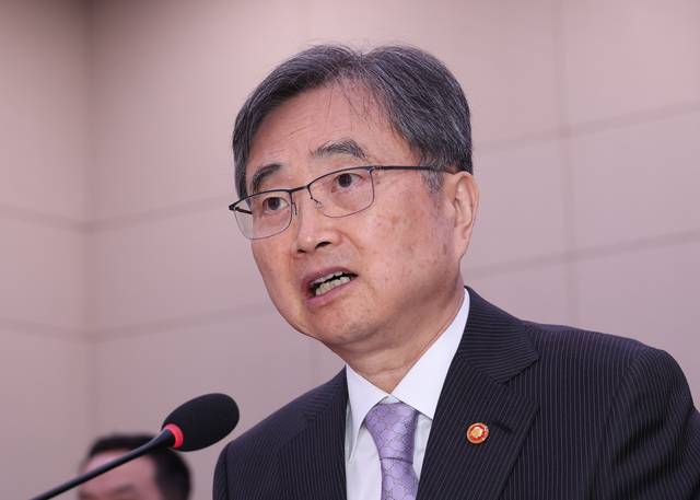 조현 외교부 장관이 13일 서울 여의도 국회에서 열린 외교통일위원회 국정감사에서 의원 질의에 답하고 있다. 연합뉴스