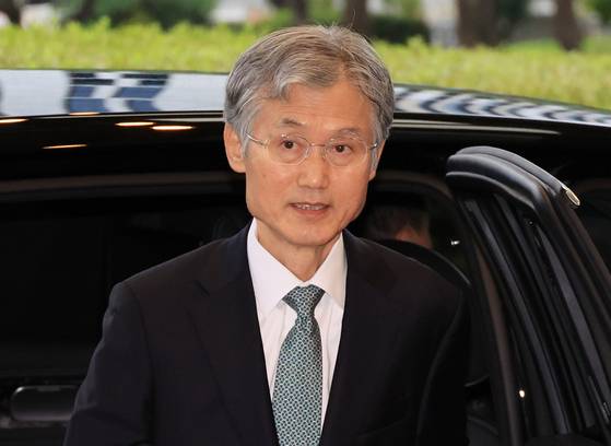 조희대 대법원장이 10일 서울 서초구 대법원으로 출근하고 있다. 연합뉴스