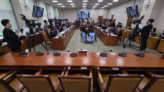 지난달 30일 국회 법제사법위원회 전체회의가 조희대 대법원장과 한덕수 전 국무총리 등 주요 증인들이 모두 불출석한 가운데 열리고 있다. 임현동 기자.