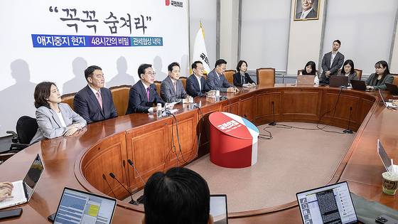 국민의힘 송언석 원내대표가 12일 서울 여의도 국회에서 열린 기자간담회에서 발언하고 있다. 연합뉴스
