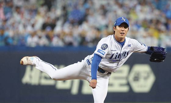 삼성 원태인, 105구 역투   (대구=연합뉴스) 윤관식 기자 = 13일 대구 삼성라이온즈파크에서 열린 2025 프로야구 KBO리그 포스트시즌 준플레이오프 3차전 SSG 랜더스와 삼성 라이온즈의 경기. 7회초 삼성 선발투수 원태인이 역투하고 있다. 2025.10.13   psik@yna.co.kr (끝)  〈저작권자(c) 연합뉴스, 무단 전재-재배포, AI 학습 및 활용 금지〉