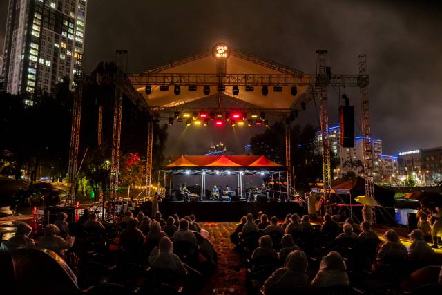 ▲ 2025 공지천 재즈 페스타가 9~11일 춘천 공지천 산책로 일대에서 개최됐다.