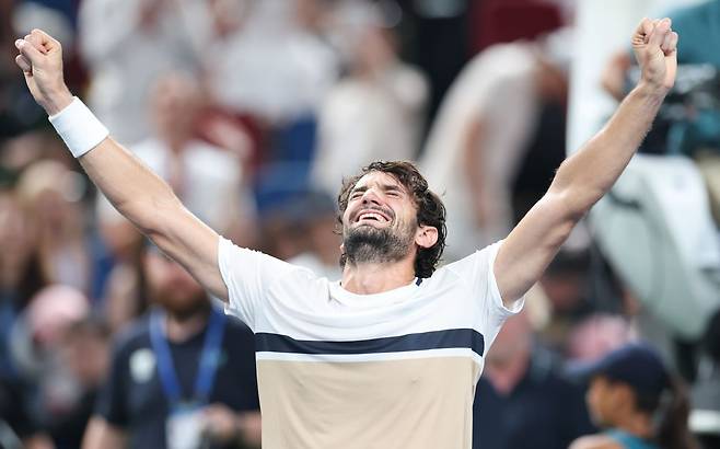 발렌틴 바체로가 12일 중국 상하이에서 열린 롤렉스 상하이 마스터스 단식 결승에서 우승한 뒤 기뻐하고 있다. 신화연합뉴스