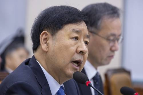 구윤철 부총리 겸 기획재정부 장관이 13일 국회에서 열린 기획재정위원회 국정감사에서 국민의힘 최은석 의원의 질의에 답하고 있다. [사진 = 연합뉴스]