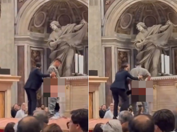 지난 10일(현지시간) 바티칸 성 베드로 대성당에서 한 남성이 고해성사 제단에 올라가 신도와 관광객 수백명이 지켜보는 가운데 소변을 본 사건이 벌어졌다(사진 일부 모자이크 처리함). 엑스 캡처