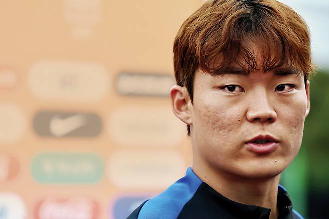 오현규가 12일 고양종합보조운동장에서 진행된 축구대표팀 훈련을 앞두고 취재진과 만나 파라과이전 각오를 밝히고 있다. 연합뉴스