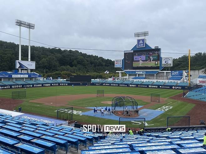 ▲ 삼성 라이온즈와 SSG 랜더스의 준플레이오프 3차전이 열릴 예정인 대구 삼성라이온즈파크의 전경 ⓒ최원영 기자