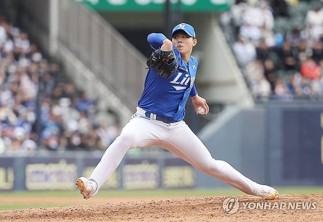 배찬승 역투 (서울=연합뉴스) 김성민 기자 = 30일 서울 잠실야구장에서 열린 프로야구 2025 신한 SOL 뱅크 KBO리그 삼성 라이온즈와 두산 베어스의 경기. 6회말 삼성 배찬승이 역투하고 있다. 2025.3.30 ksm7976@yna.co.kr