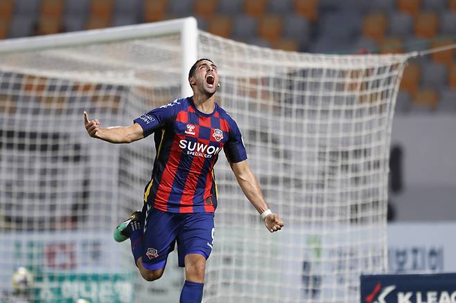 K리그1 29라운드 광주전서 득점후 포효하는 수원FC 싸박. 사진=한국프로축구연맹