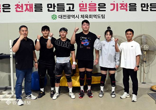 대전시 체욱회 역도팀이 전국체전 집중 훈련에 앞서 파이팅을 외치고 있다. 금상진 기자