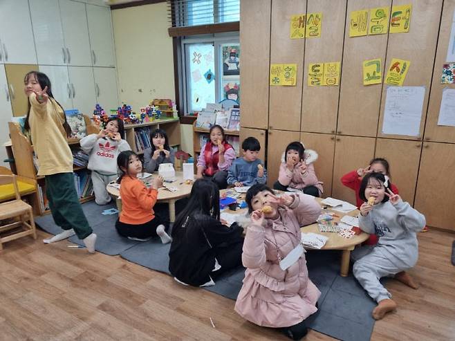 햇살배움터 방학돌봄교실에 참여 중인 홍동초 학생들. /충남교육청 제공