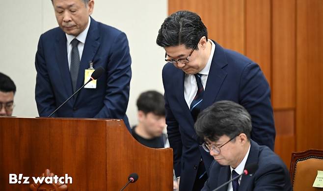 김병주 MBK파트너스 회장이 14일 오후 서울 여의도 국회에서 열린 정무위원회 국정감사에 증인으로 출석하고 있다./사진=이명근 기자 qwe123@