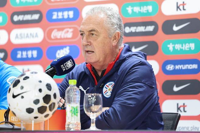 파라과이 축구 대표팀 구스타보 알파로 감독. 사진=연합뉴스