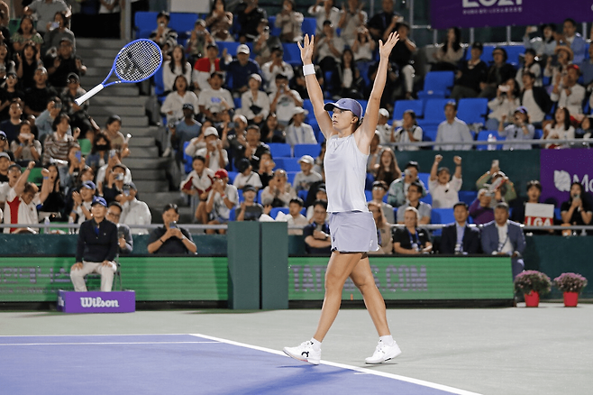 올해 코리아오픈에서 정상에 오른 이가 시비옹테크. 코리아오픈이 내년부터 WTA 250으로 강등되면서 내년에는 시비옹테크의 방한 모습을 볼 가능성이 희박해졌다. 코리아오픈