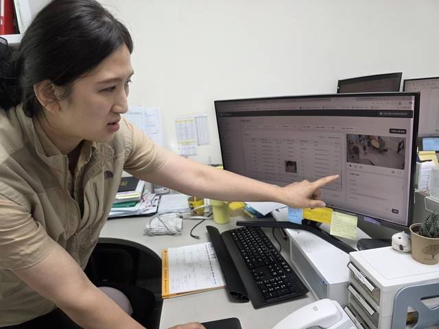 김선영 의왕시장애인주간보호시설 팀장이 ‘케어비아’ 서비스를 소개하고 있다. SKT 제공