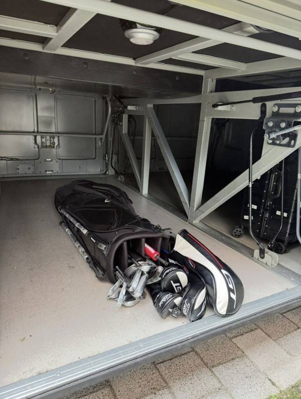 신태용 감독의 골프가방. 인터넷 커뮤니티 갈무리